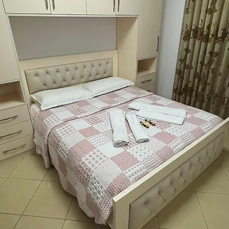 Emily House * فيير
